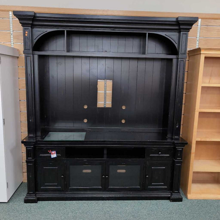 ENTERTAINMENT CENTER LSH