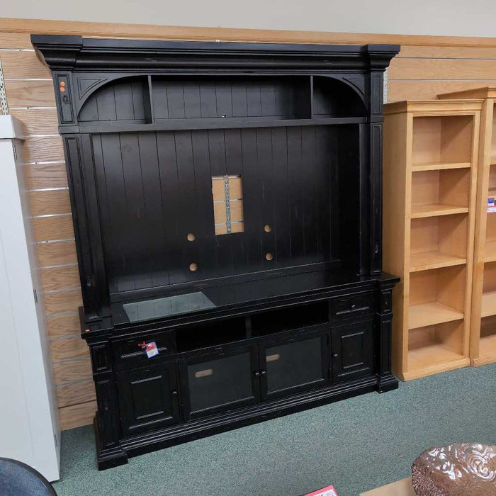 ENTERTAINMENT CENTER LSH