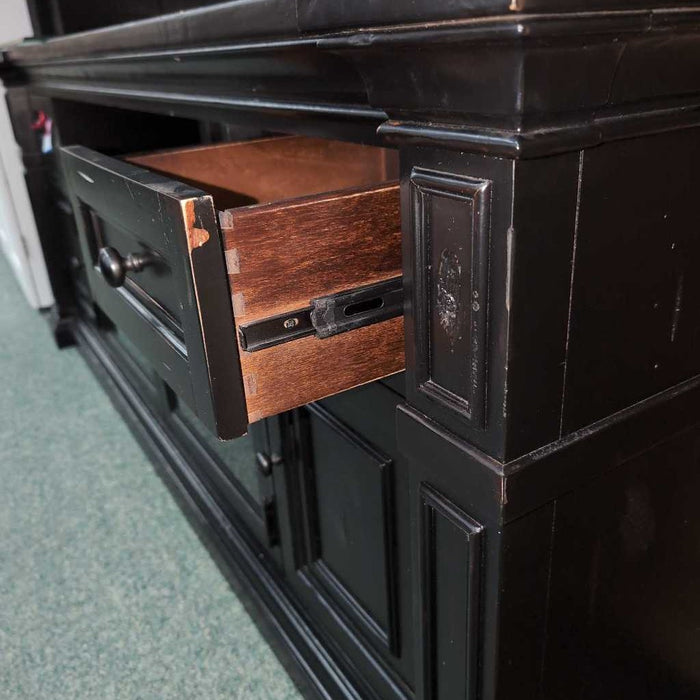 ENTERTAINMENT CENTER LSH