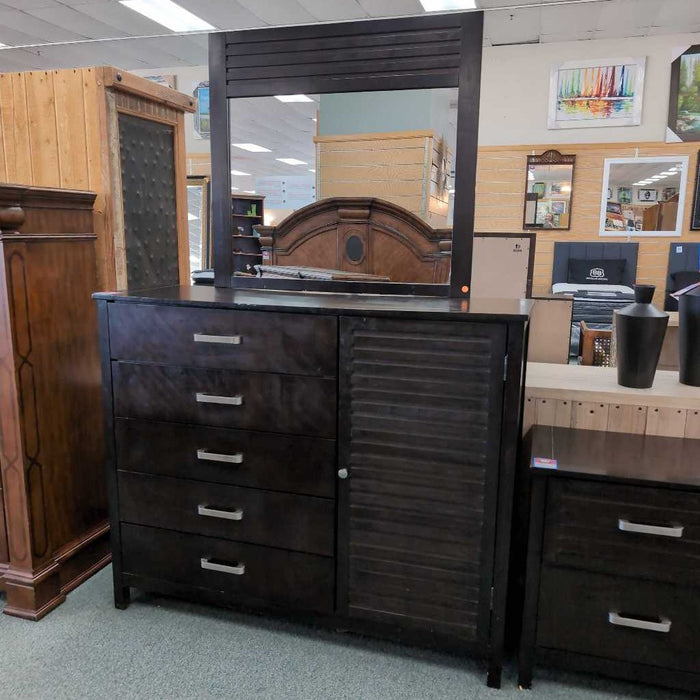 GENTLEMANS CHEST WITH MIRROR BCA