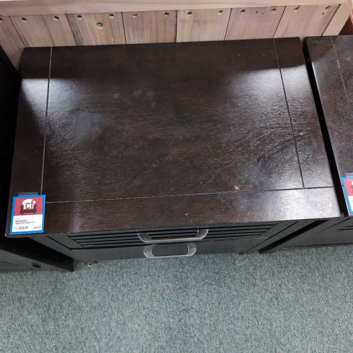 NIGHTSTAND AT