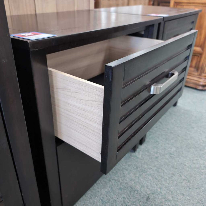 NIGHTSTAND AT