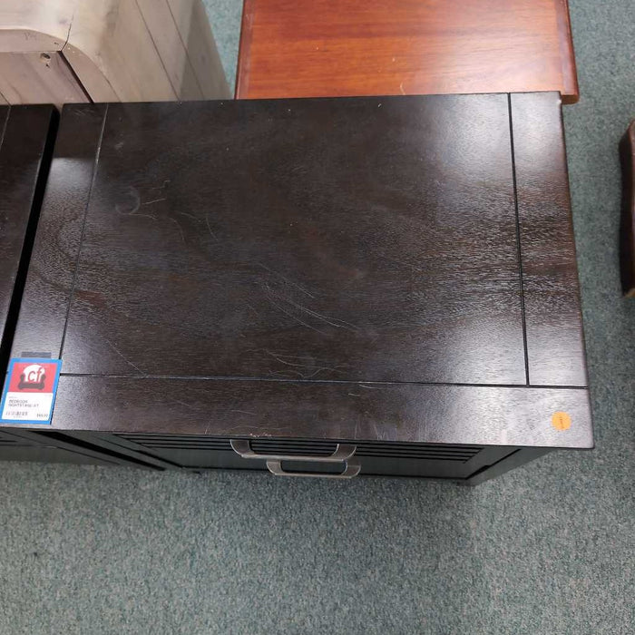 NIGHTSTAND AT