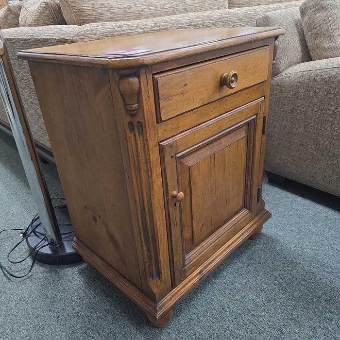 DREXEL HERITAGE ACCENT CABINET SK