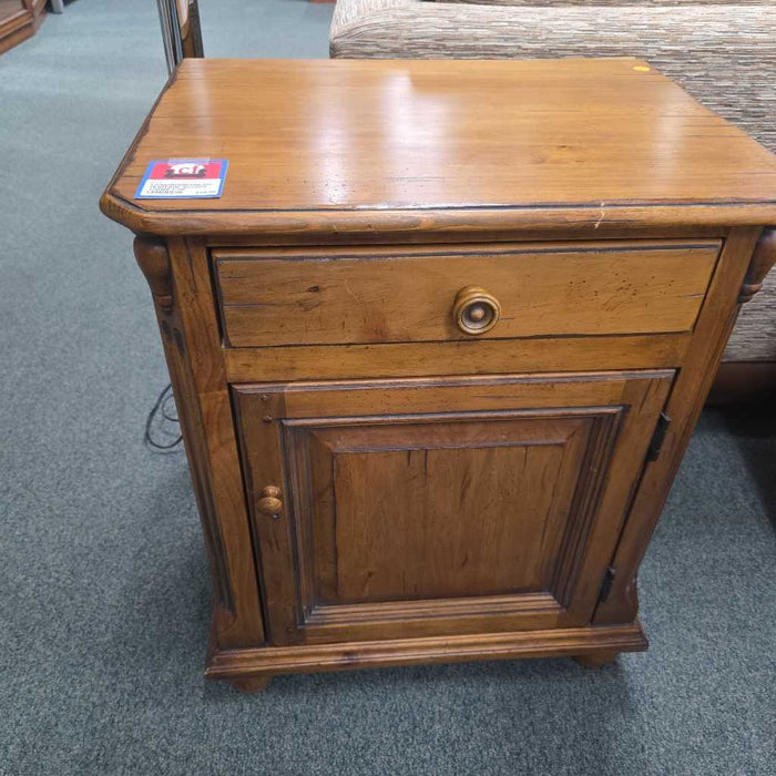 DREXEL HERITAGE ACCENT CABINET SK