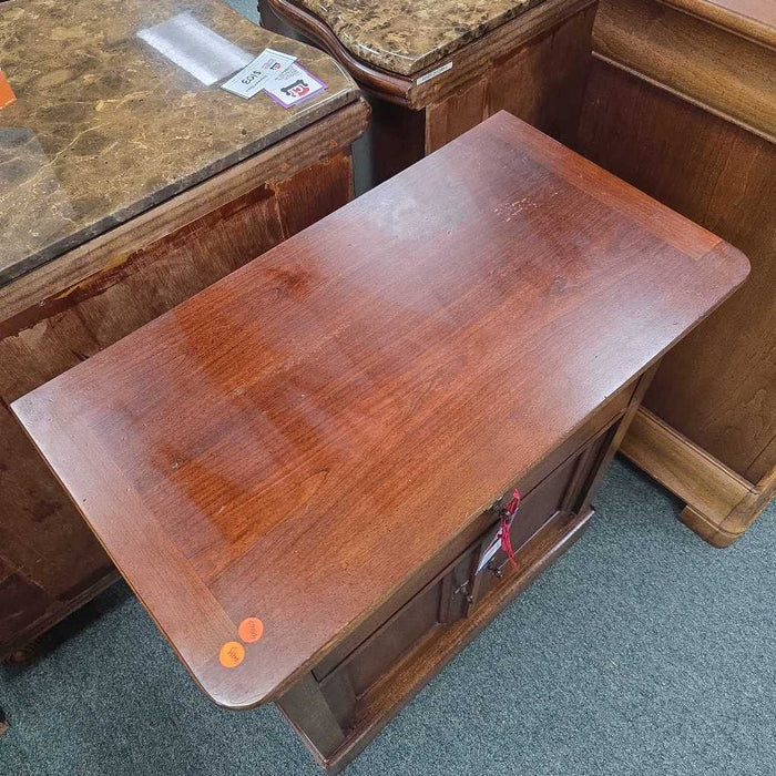 NIGHTSTAND KL