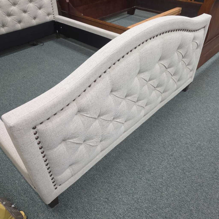 QUEEN BED ALK