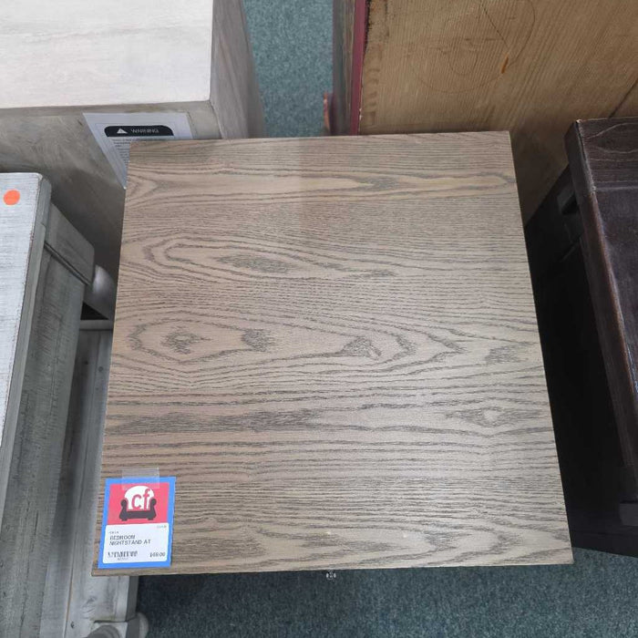NIGHTSTAND AT