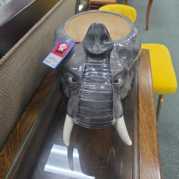 ELEPHANT PLANTER BT