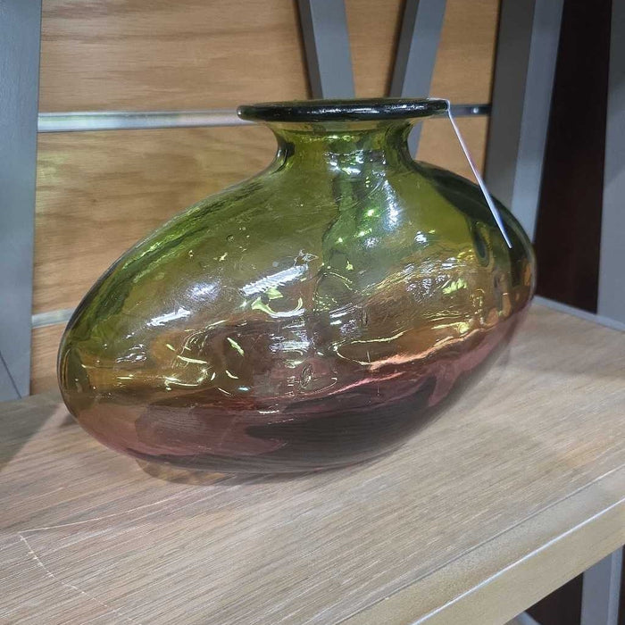 GREEN VASE BT