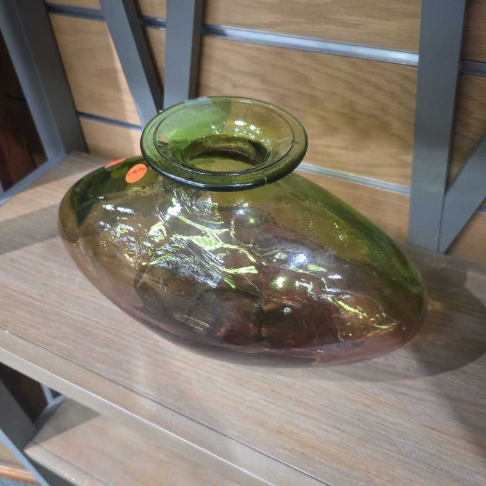 GREEN VASE BT