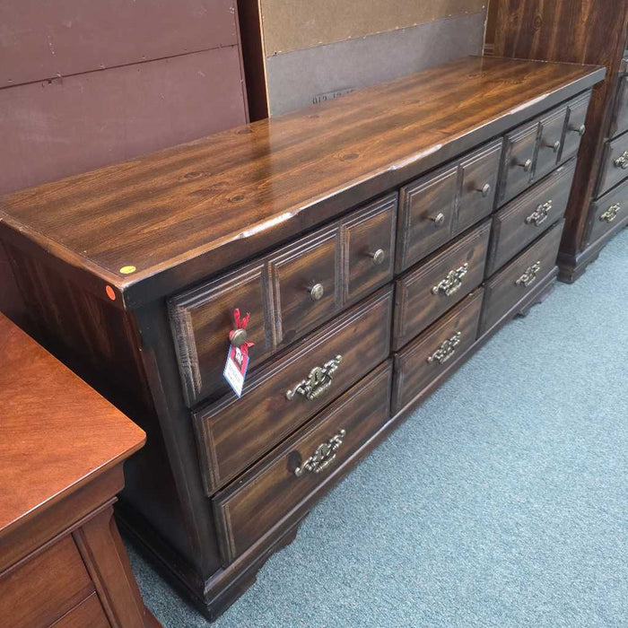 DRESSER