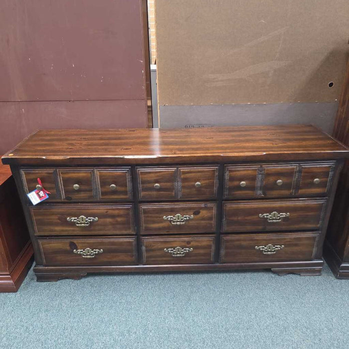 DRESSER