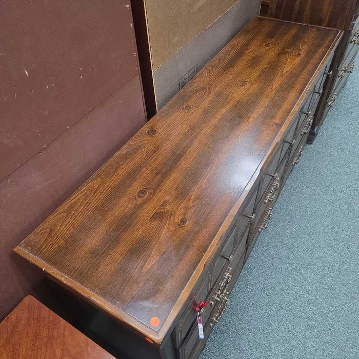 DRESSER