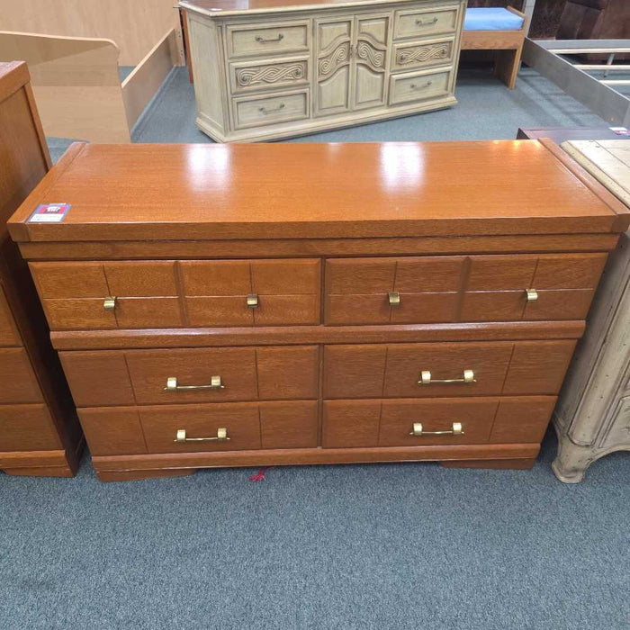 DRESSER