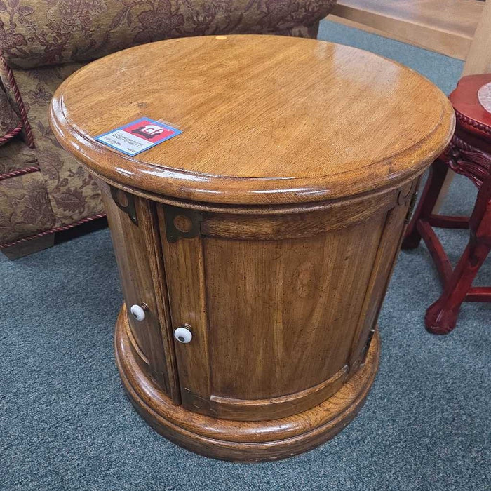 ROUND ACCENT CABINET