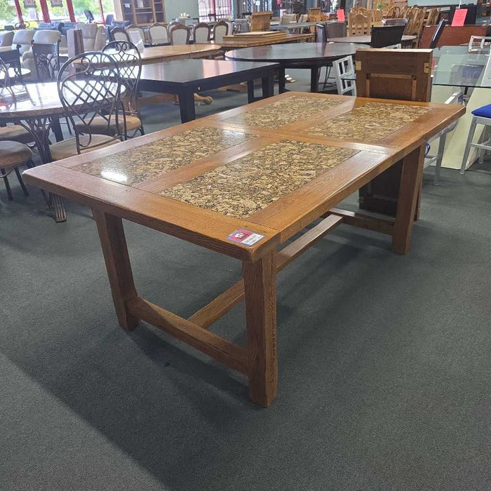 TABLE WITH 1 LEAF