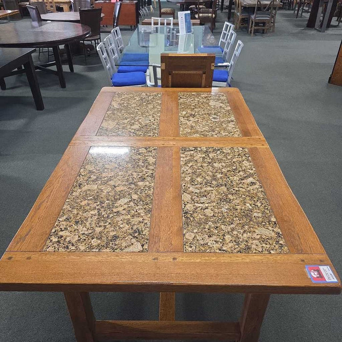 TABLE WITH 1 LEAF