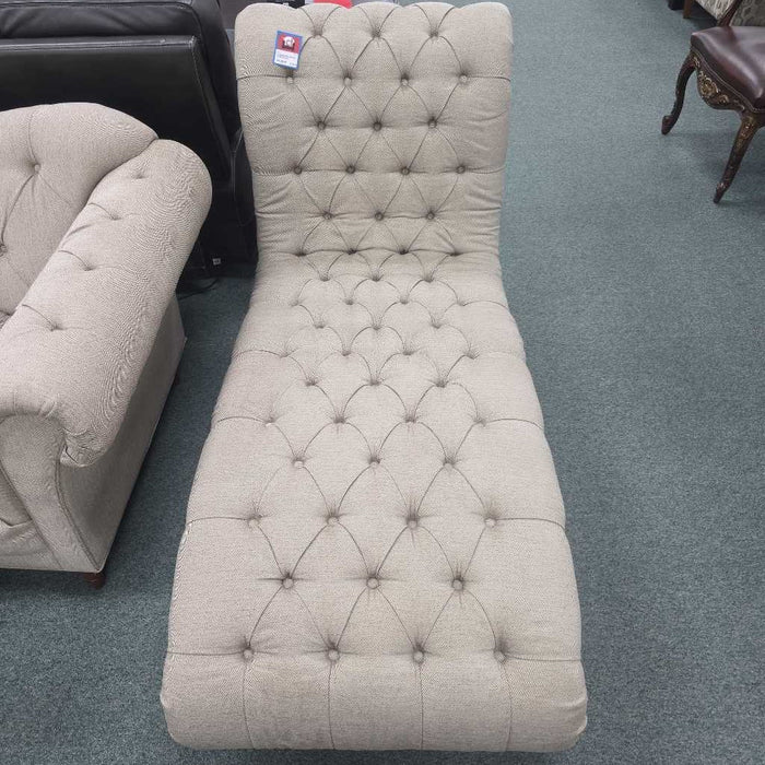 CHAISE LOUNGE