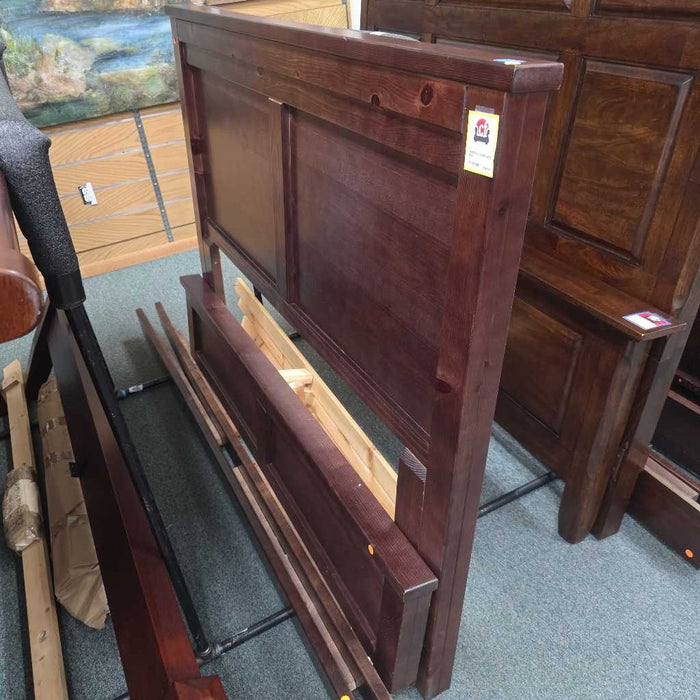 QUEEN BED