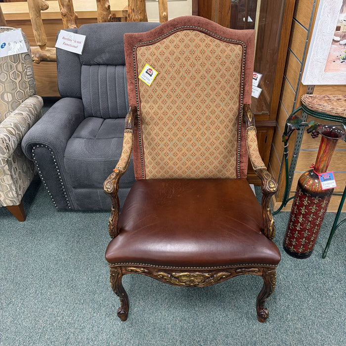 SMALL ACCENT CHAIR