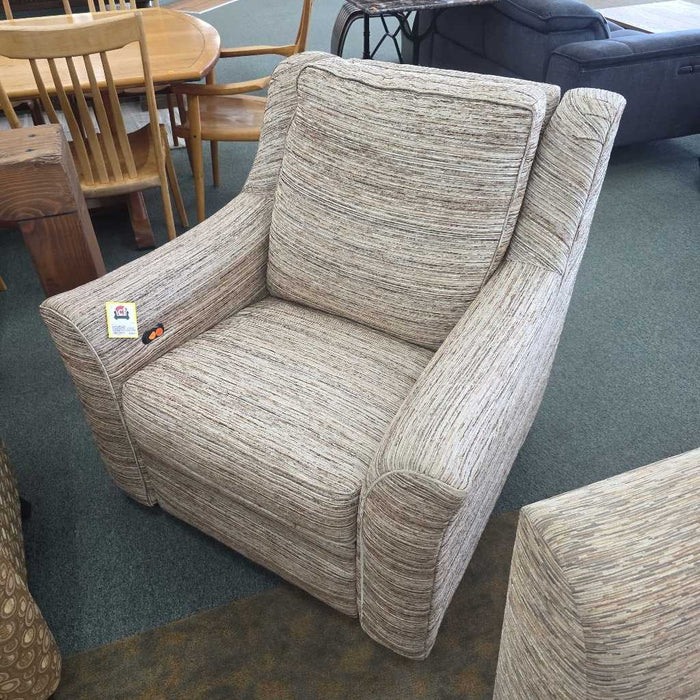 BRADINGTON YOUNG POWER RECLINER
