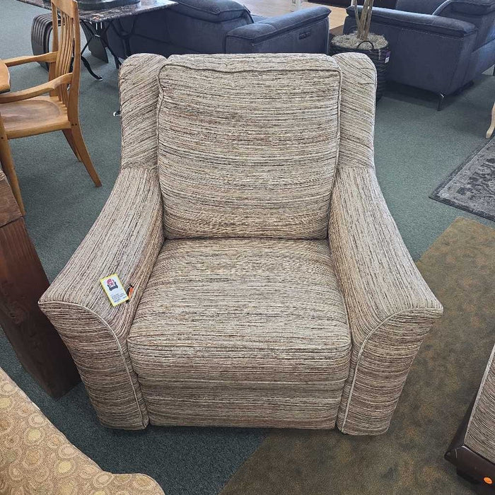 BRADINGTON YOUNG POWER RECLINER