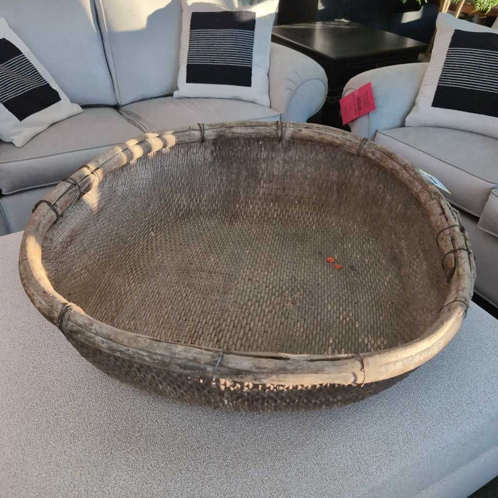 LARGE BASKET DECOR