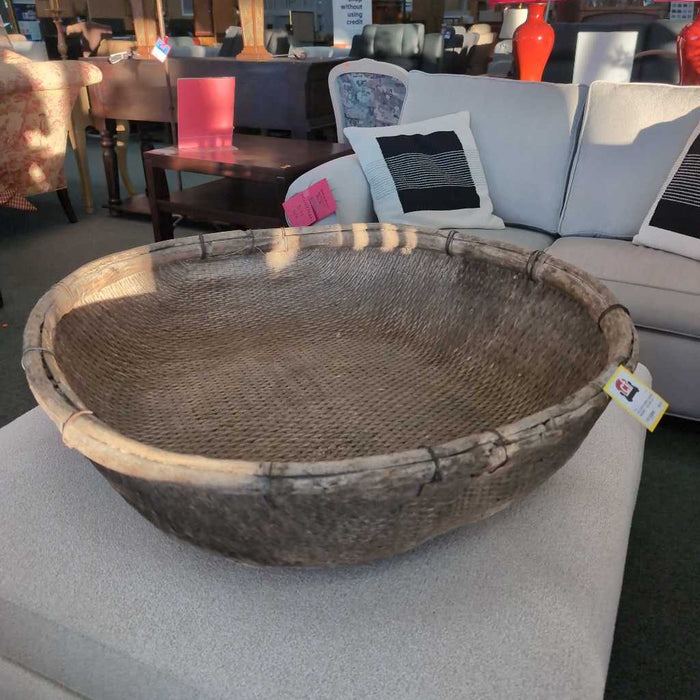LARGE BASKET DECOR