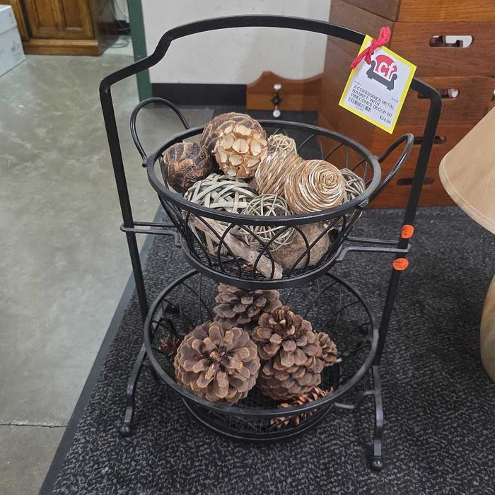 METAL BASKET WITH PINECONES DECOR BT