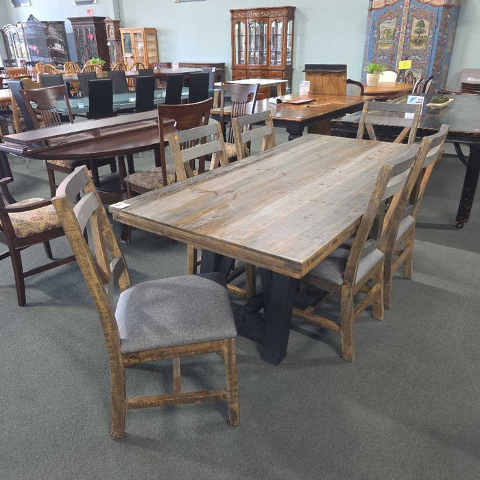 TABLE WITH 6 CHAIRS ATH