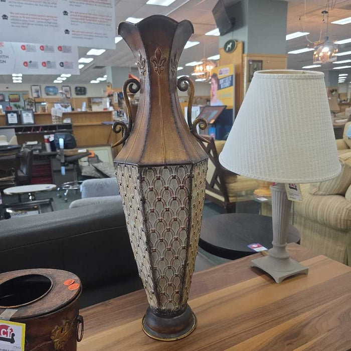 TALL METAL VASE BT