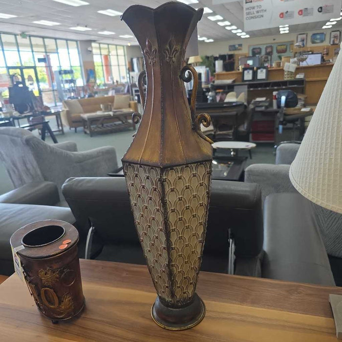 TALL METAL VASE BT