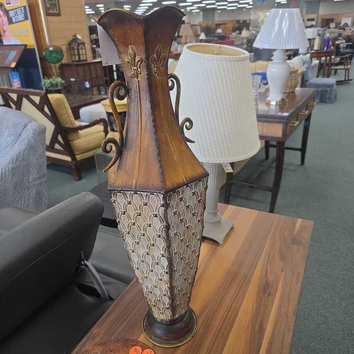 TALL METAL VASE BT