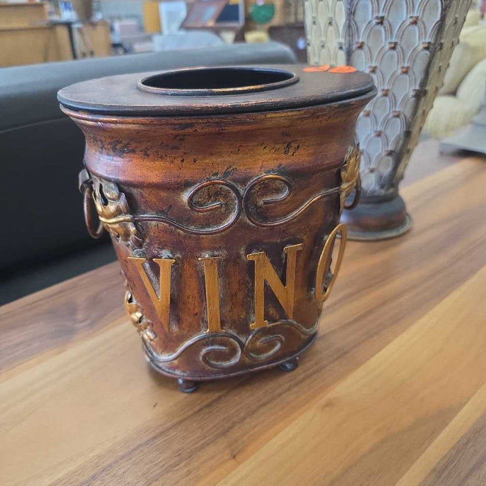 METAL VASE BA