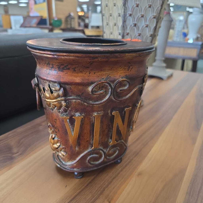 METAL VASE BA