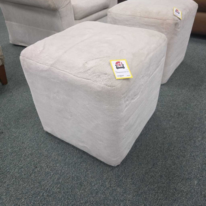 POUF AT