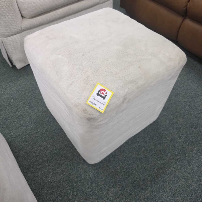 POUF AT