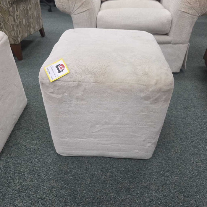 POUF AT