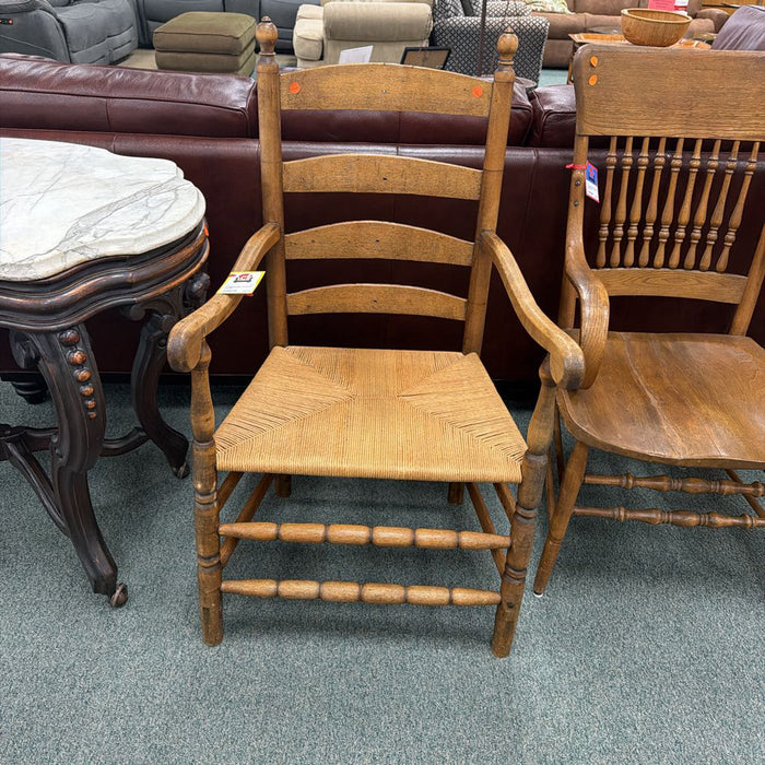 ACCENT CHAIR