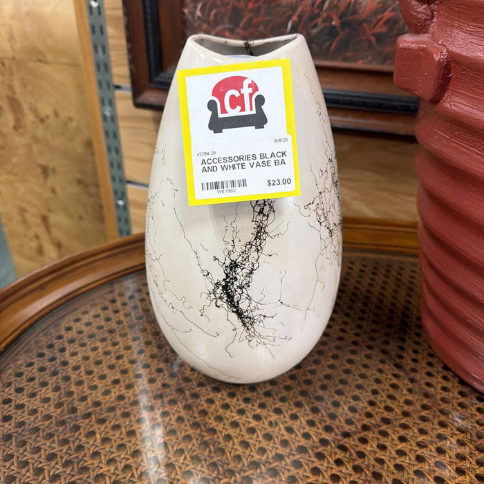 BLACK AND WHITE VASE BA
