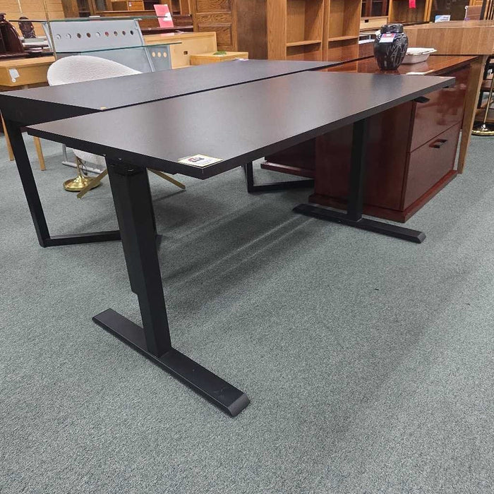ADJUSTABLE HEIGHT DESK