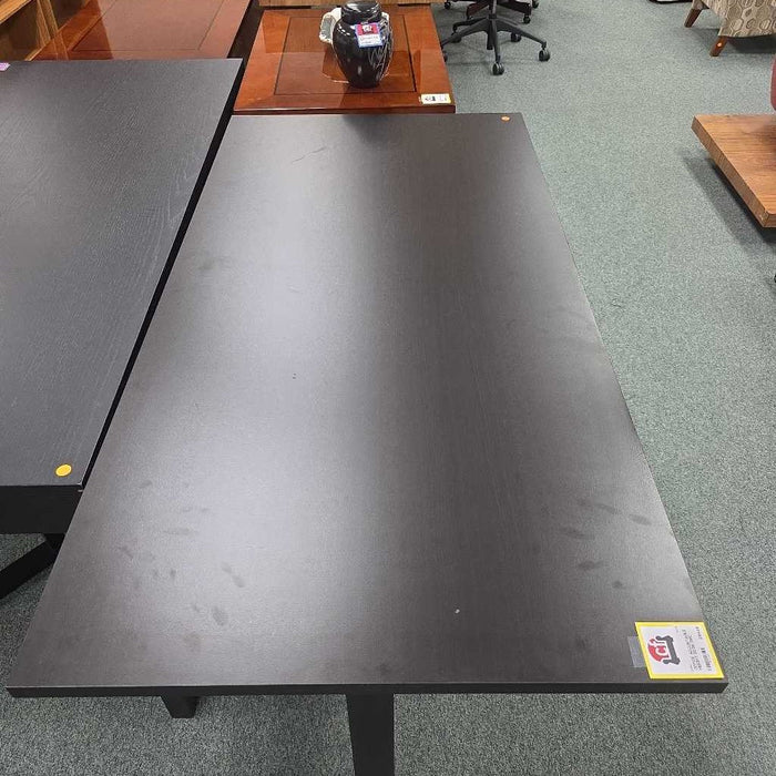 ADJUSTABLE HEIGHT DESK