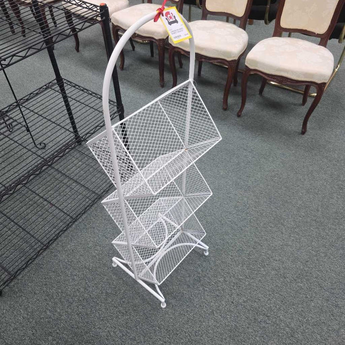 WHITE BASKET RACK BT