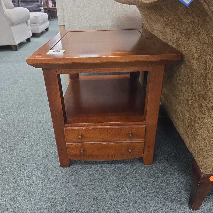 BASSETT END TABLE KL