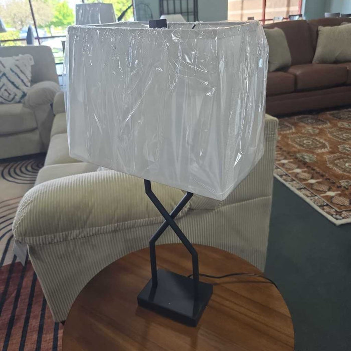 BROOKTHRONE TABLE LAMP