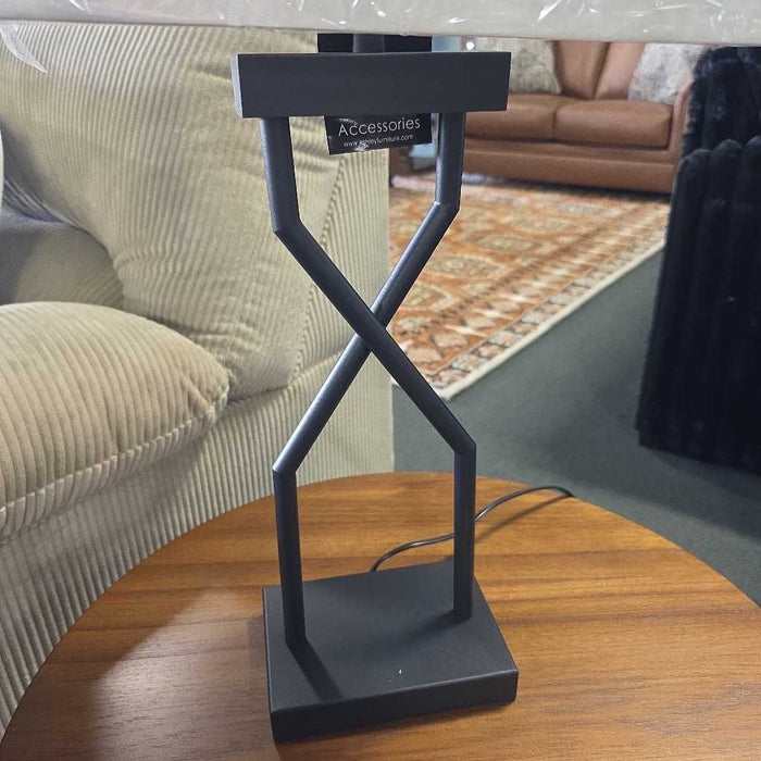 BROOKTHRONE TABLE LAMP