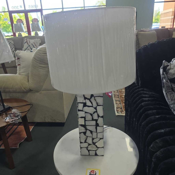 MACARIA TABLE LAMP