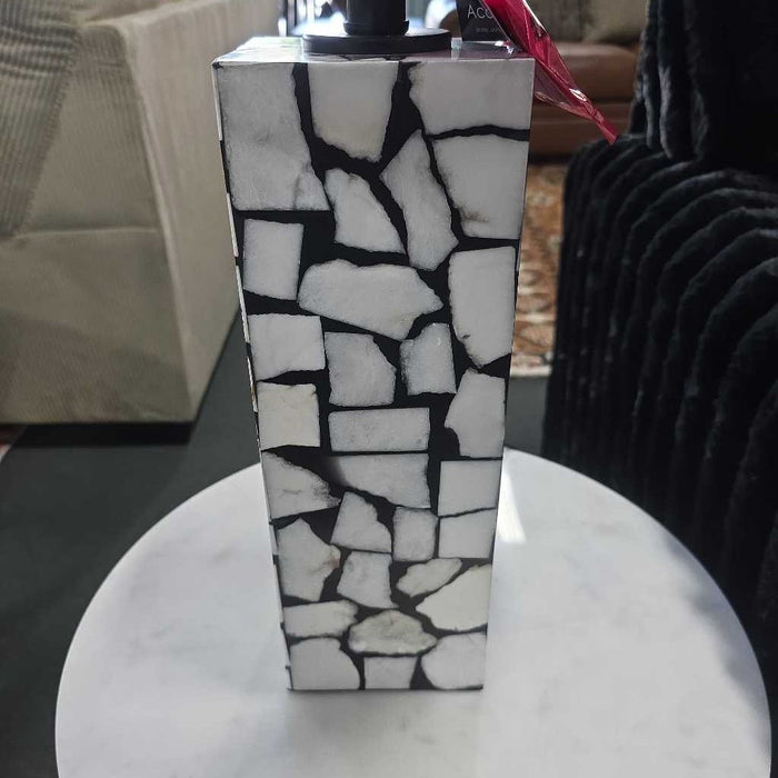 MACARIA TABLE LAMP