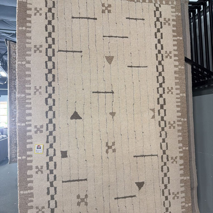 DOT 5X7 RUG